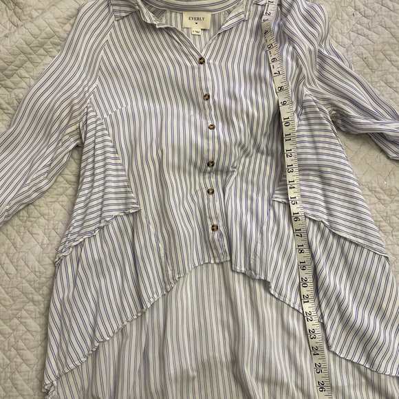 Adorable asymmetrical blouse - Picture 4 of 7